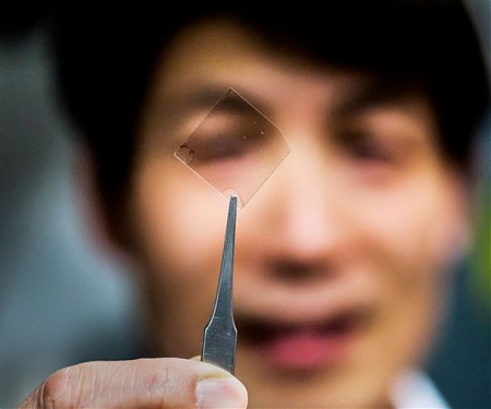 Our Future Mobile Device Screens Might be Made of Trandparent Silver