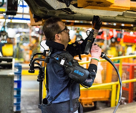 (Video) Ford Trialing EksoVest Exoskeleton for Overhead Work