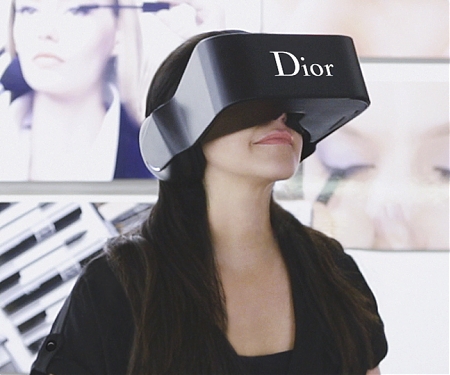 (Video) Dior Uses Virtual Reality to Grant Backstage Passes