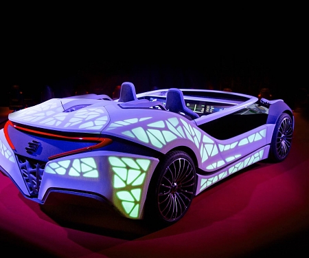 Bosch's Smart Car Wraps The Driver in Digital Displays