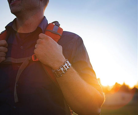 (Video) The Leatherman Tread Bracelet : 25 Tools You Wear on Your Wrist