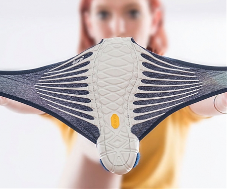 (Video) Vibram’s Furoshiki-Inspired Shoe Wraps Around Your Foot Like Fabric