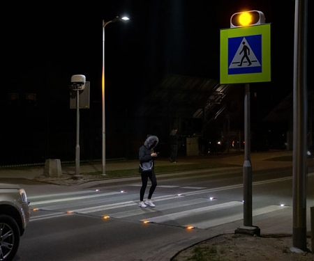 (Video) SmartPass – A Smart Pedestrian Crossing System