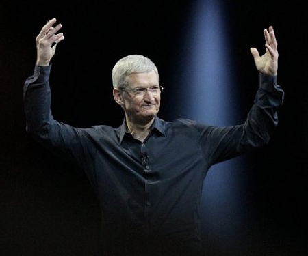 Apple Just Became the First $700 Billion Company. Ever.