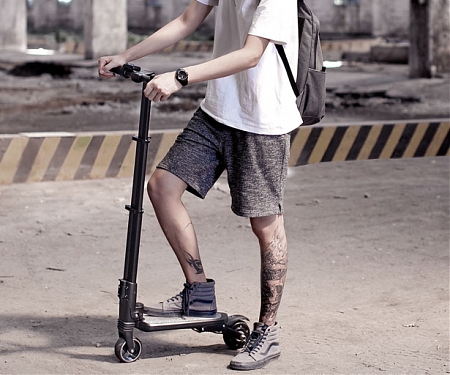 Lil’Roach Foldable Scooter Concept is Small Enough for Your Backpack