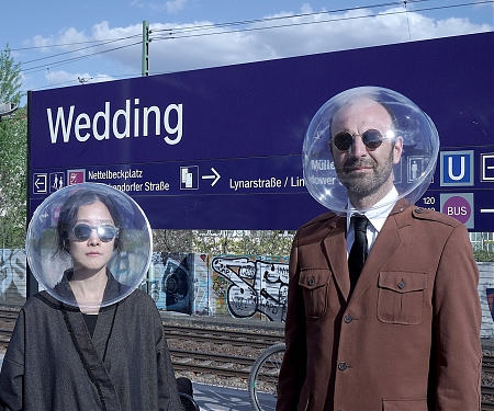 (Video) Plastique Fantastique Makes iSphere Mask Informed by 1950s Sci-Fi Comics