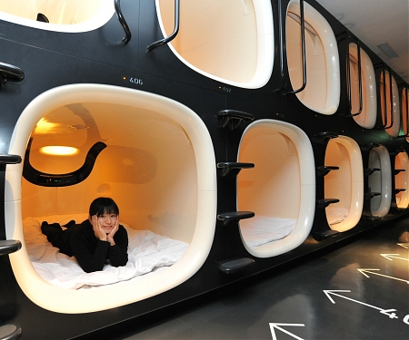 (Video) Japan's 9 Hours Capsule Hotel Offers Nine Hours of Rest in Tiny Pods