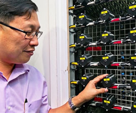 (Paper) Noise-Cancelling Smart Window Blocks Street Din