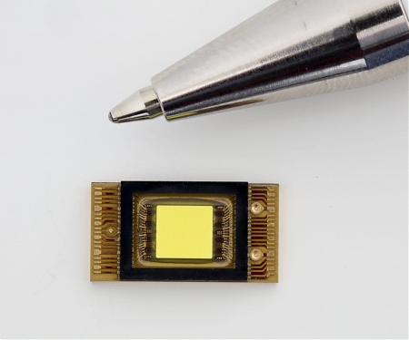 Daimler Bends Headlamp Beams with Smart Pixels