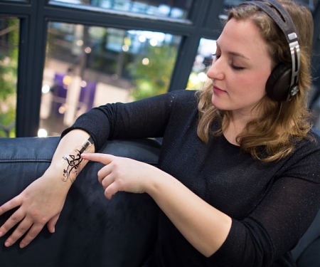 (Video) iSkin Stickers Could be Used to Control Mobile Devices