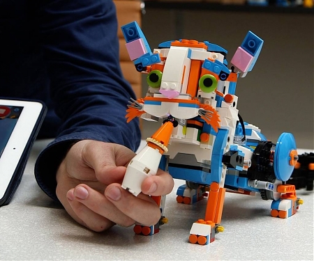 (Video) CES2017 : Lego Bricks Come Alive - Lego Boost