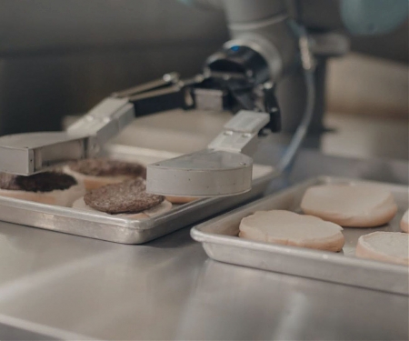 (Video) Flippy Robot Takes Over The Hamburger Station in California Restaurant