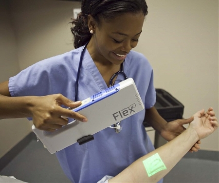 (Video) Innovative Device Makes it Easier Than Ever to Find a Patient's Veins