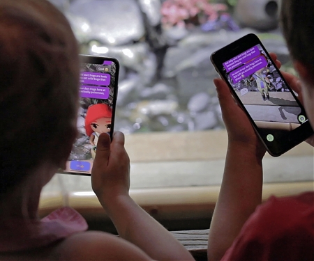 An AR Chatbot Services as a Tour Guide