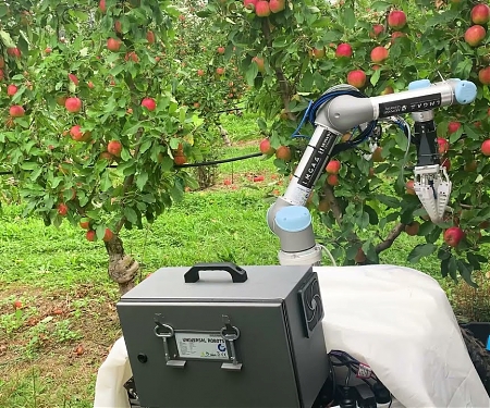 (Video) Apple Harvesting Robot Plucks a Piece of Fruit Every 7 Seconds