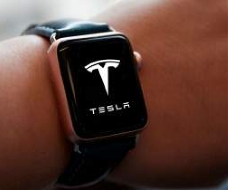 Tesla is Involved in the Development of a Smartwatch, But Why ?