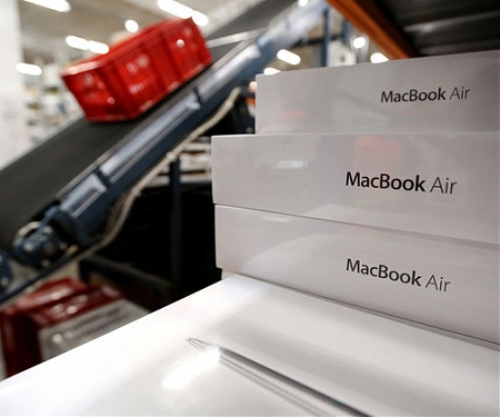 Apple Sneaks Up on Cheaper PCs