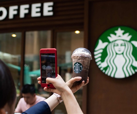 Starbucks Gets a Lift From Iced Coffee