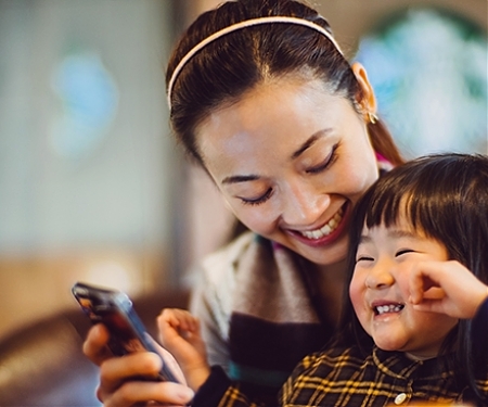 Study Shows Which Mobile Ads Get Millennial Moms' Attention