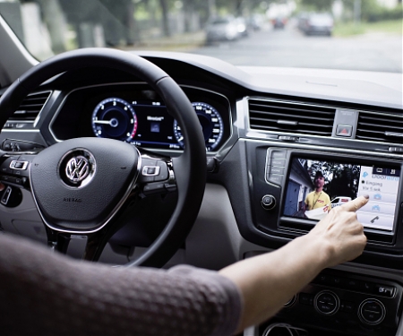 (Video) Volkswagen and DoorBird Let Drivers See Who's at The Door