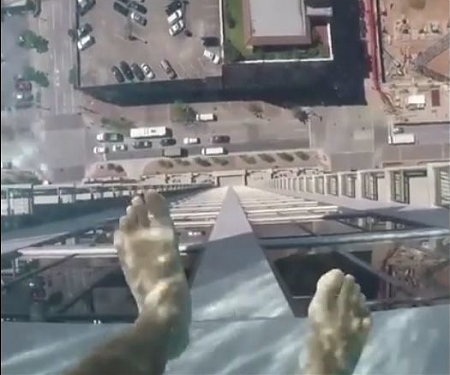 (Video) Is This The Scariest Glass Bottom Swimming Pool Ever ?