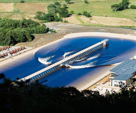 (Video) Surf Snowdonia Artificial Surf Park Opens in Wales