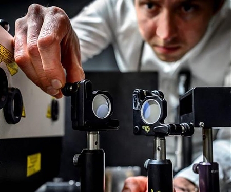 (Video) The World’s Fastest Film Camera : When Light Practically Stands Still