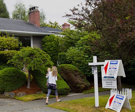 The Single Best Investment for the Next Decade - Is It Stocks or Real Estate ?