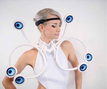 The ScreenDress Reads Your Mind So Your Coworkers Don’t have to