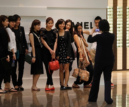 China : Luxury Growth Rate to Slow in 2022 with Fewer Entry-Level Shoppers