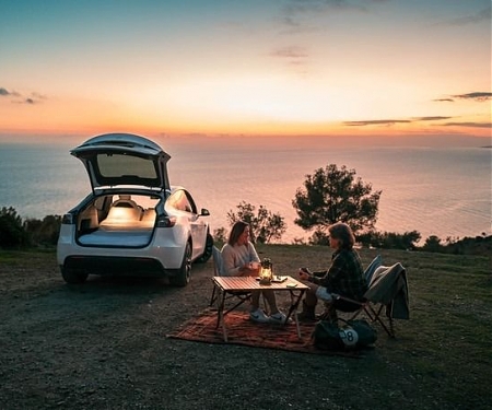 (Video) Tesla Cars Get ‘Hotel Beds’ To Turn Your Ride Into A Five-Star Sleep - Snuuzu