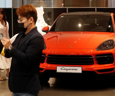 Some Rich People are Getting Even Richer During the Pandemic