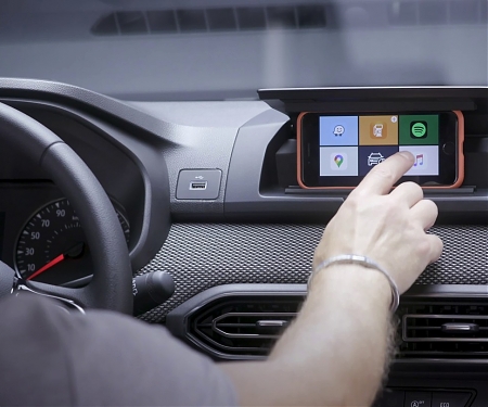 (Video) Dacia System Uses Your Smartphone as The Car's Infotainment Screen
