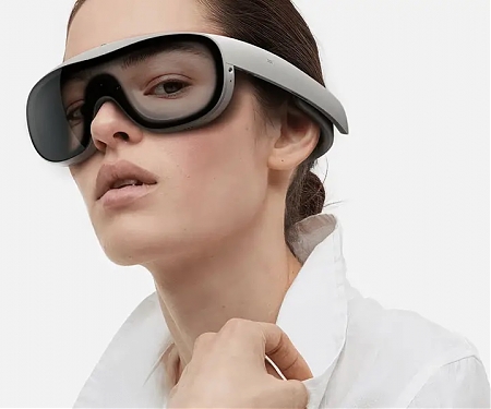 Blend XR Glasses Concept for Interaction Between Two Universes