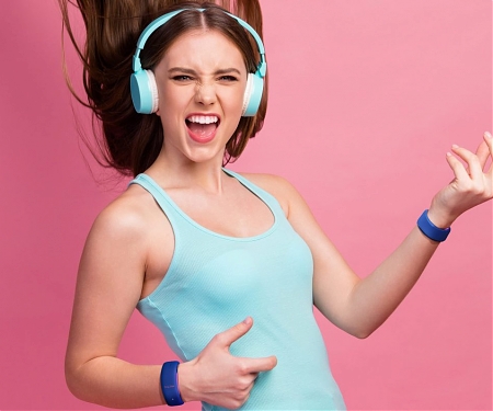 (Video) Music Wearable Mictic Raises $2.5M to Get You Shredding, Scratching and Strumming