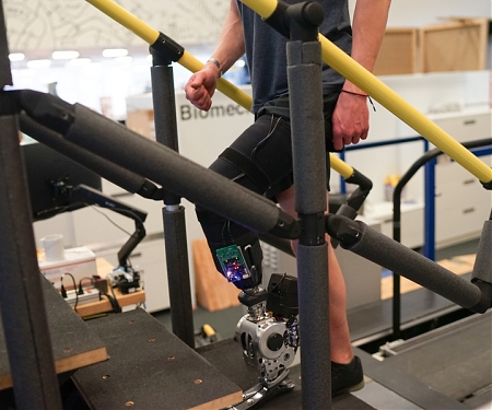 (Paper) A Prosthesis Driven by The Nervous System Helps People with Amputation Walk Naturally