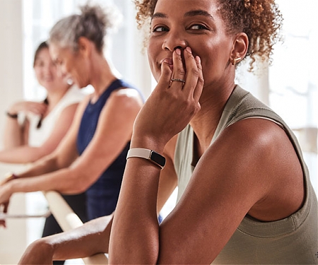 (Video) Fitbit Launched a New Model That Looks More Like Jewelry Than a Fitness Tracker