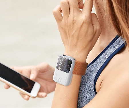 This Apple Watch Powerbank Charges It Right on the Wrist to Face The Day Once More