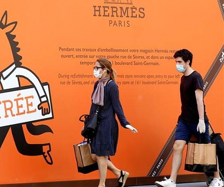 Are Luxury Stocks a Better Investment Than Designer Handbags ?