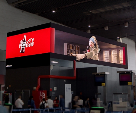 (Video) Vermeer’s ‘Girl With A Pearl Earring’ Serves Real Coca-Cola Bottles From 3D Sign