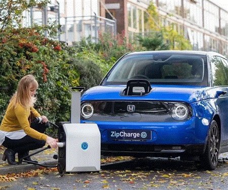 (Video) ZipCharge Go is a Suitcase-Size Powerbank for EVs