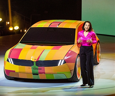 (CES 2023) BMW Unveils 'i Vision Dee' Concept Car that Can Change Colors in Seconds