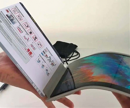 Airbus Wants to Replace Skymall With a Digital OLED Magazine That Plays Movies