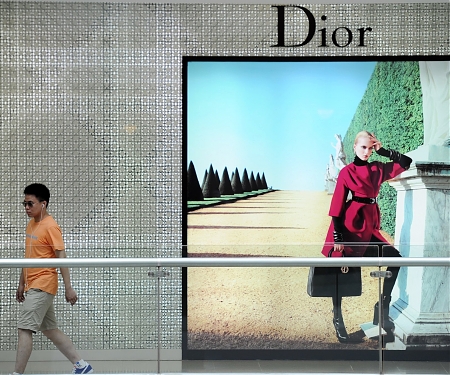 Bain - Global Luxury Goods Market Seen Growing 21% in 2022 to 1.4 Trillion Euros