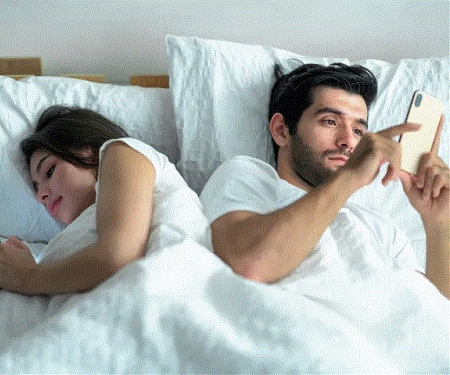 (Infogragphic) Sex Or Your Phone : Which Would You Give Up More Easily ?