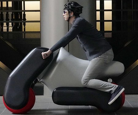 (Video) Inflatable Electric Scooter is Made to Fit Each Rider - Poimo