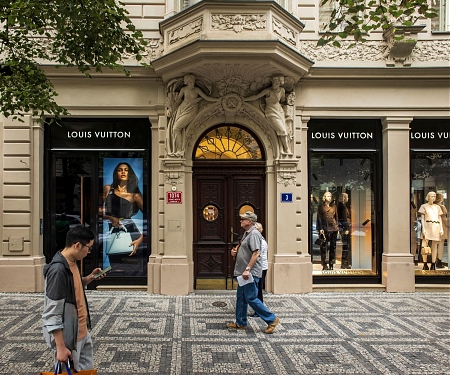 A $245 Billion Selloff Signals Less Sparkly Future for Luxury Stocks