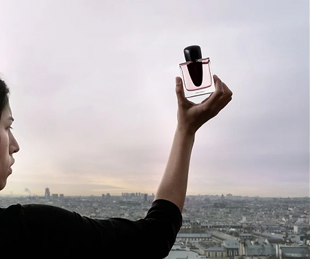 'Ginza' Perfume Bottle with Monolith-Like Cap for Shiseido
