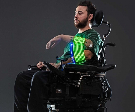 (Video) Brain Implants and Wearables Let Paralyzed People Move Again