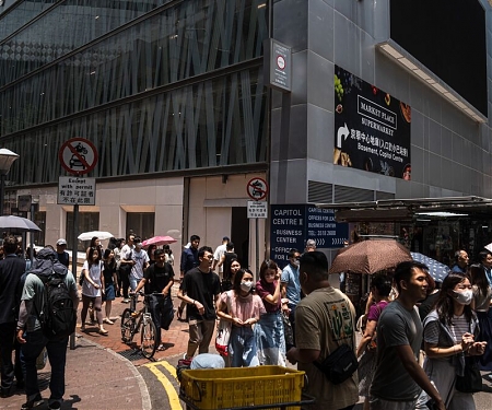 Hong Kong Retail Sales Climb Further as Economy Bounces Back